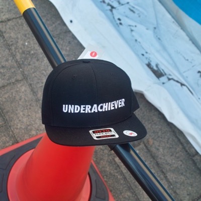 キャップ #03 Underachiever (2025)